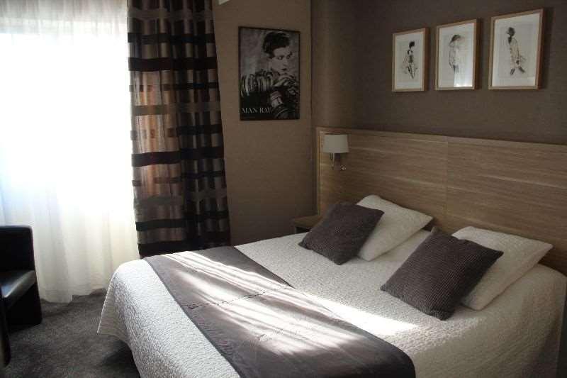 Brit Hotel Le Cygne Saint-Hilaire-du-Harcouët Rum bild