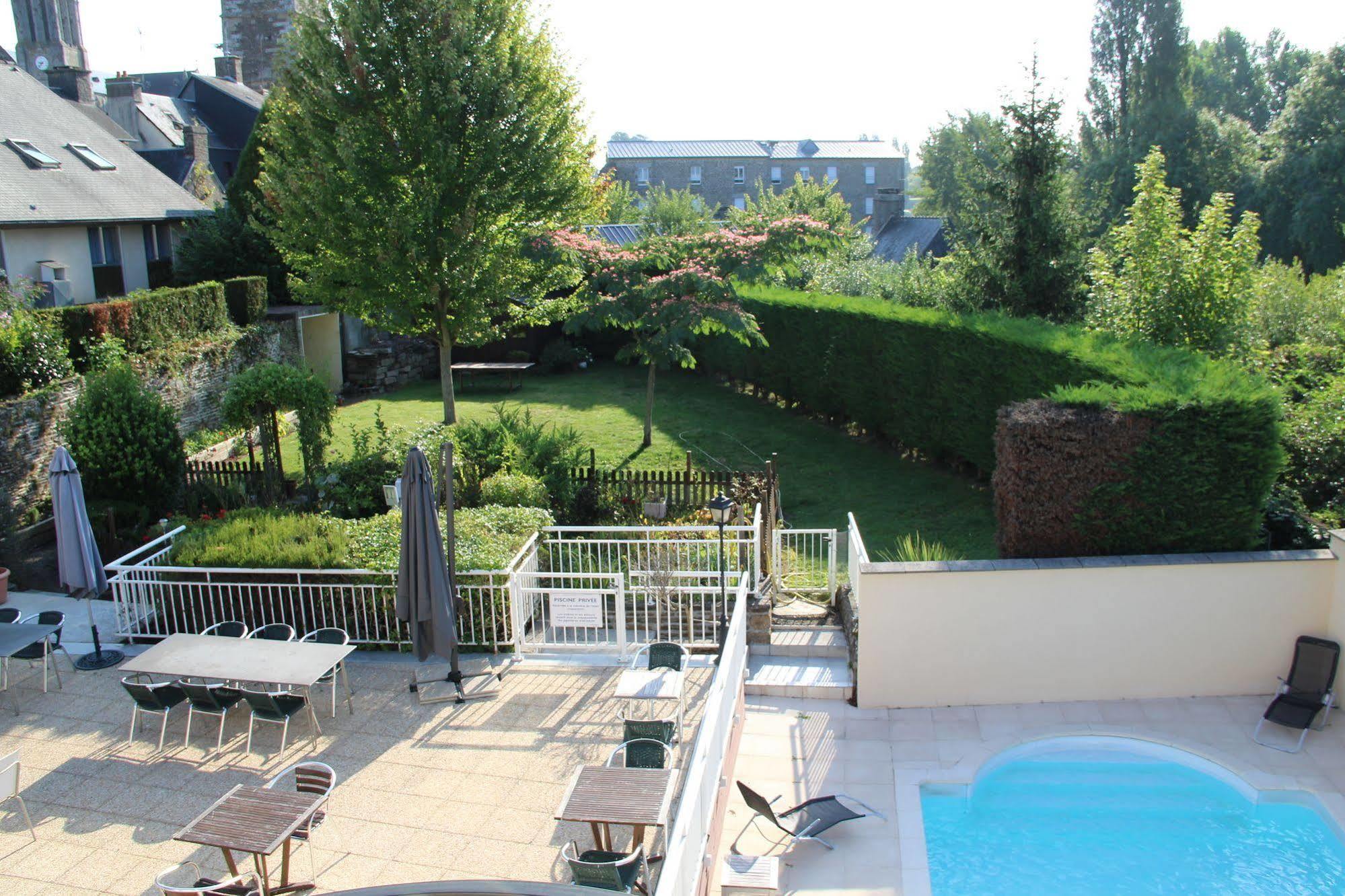 Brit Hotel Le Cygne Saint-Hilaire-du-Harcouët Exteriör bild